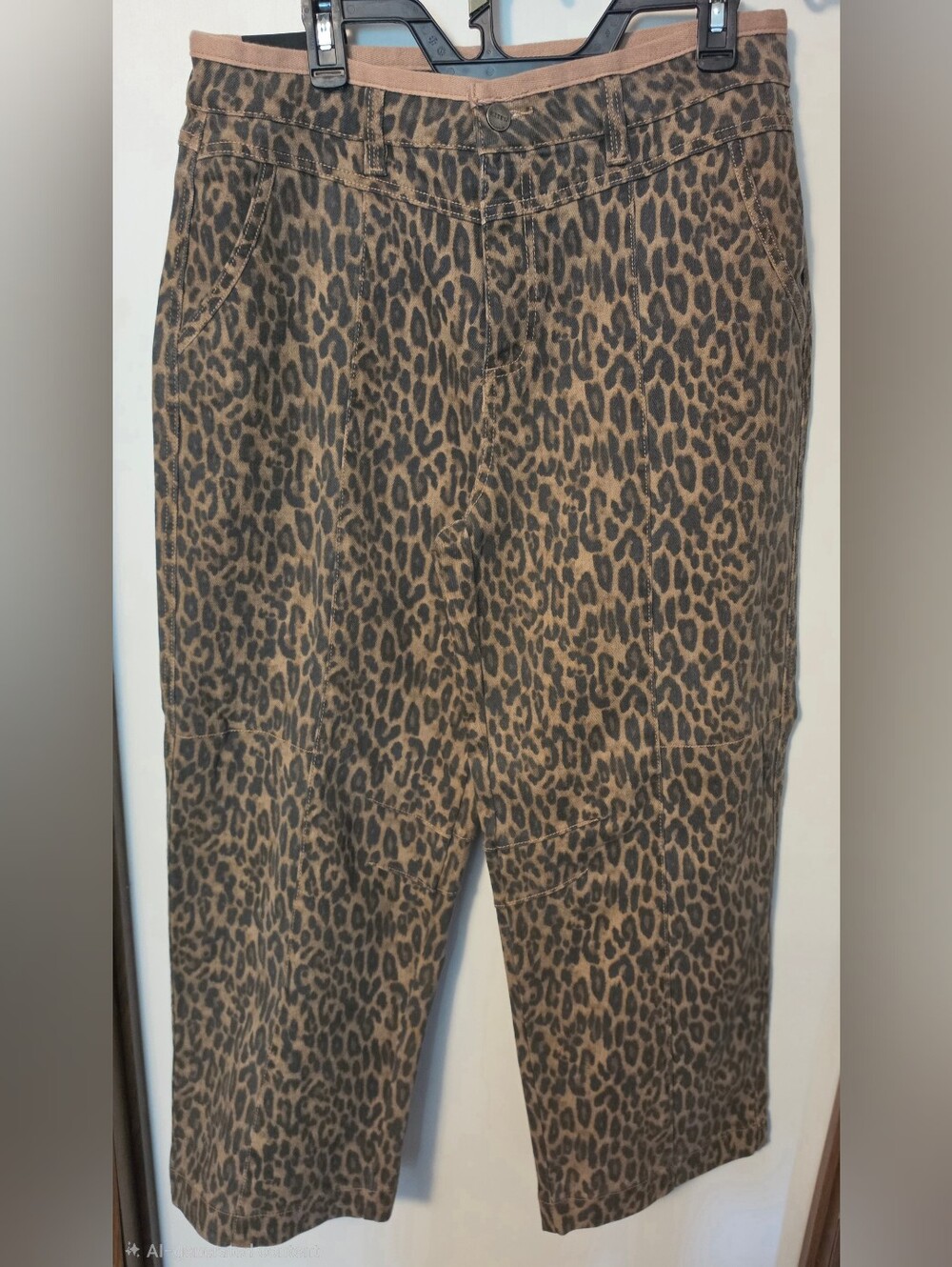 Women's Risen Leopard Print Cropped Pants